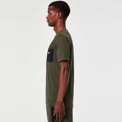OAKLEY CLASSIC B1B POCKET TEE NEW DARK BRUSH 23 12 OAKLEY CLASSIC B1B POCKET TEE NEW DARK BRUSH 23 -Volcom Boutique 9 119019 classic b1b pocket tee new dark brush foa403729 86l 05